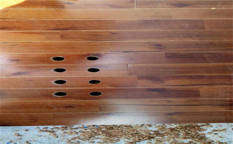 松木舞臺木地板劃痕怎么處理